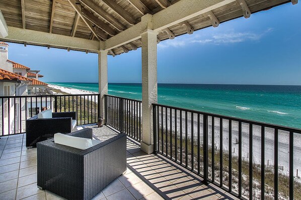 House, 5 Bedrooms | Balcony