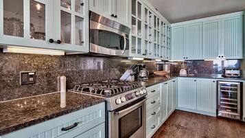 House, Multiple Beds | Private kitchen | Microwave