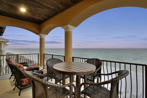 Rumah, 4 kamar tidur | Balkon