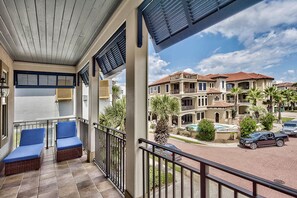 House, 6 Bedrooms | Balcony