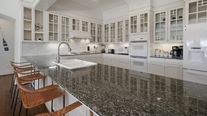 Casa, 6 habitaciones | Cocina privada | Microondas y horno 