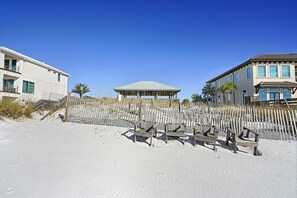 House, 6 Bedrooms | Beach