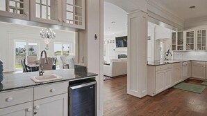 Casa, 6 habitaciones | Cocina privada | Microondas y horno 