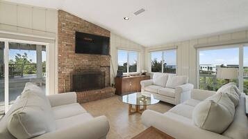 House, 4 Bedrooms | Living room | Flat-screen TV, fireplace, foosball