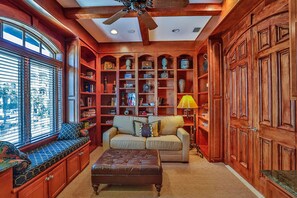 House, 4 Bedrooms | Living room