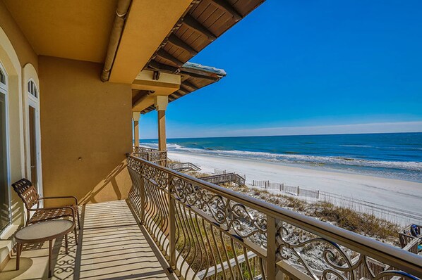 Casa, 4 habitaciones | Balcón