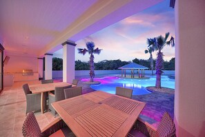 Casa, varias camas | Balcón