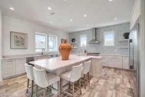 Casa, varias camas | Cocina privada | Microondas