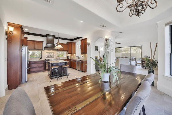 House, 6 Bedrooms | Private kitchen