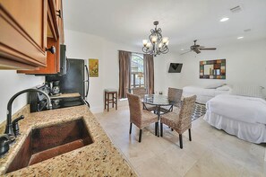 House, 6 Bedrooms | 6 bedrooms, individually decorated, individually furnished, bed sheets