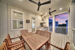 House, 4 Bedrooms | Balcony