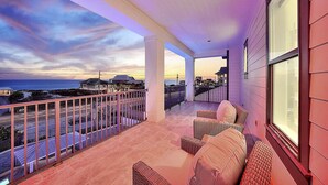 Casa, várias camas | Sacada