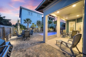 House, 5 Bedrooms | Balcony