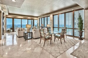 Condo, 3 Bedrooms | Dining