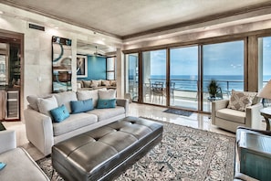 Condo, 3 Bedrooms | Living room