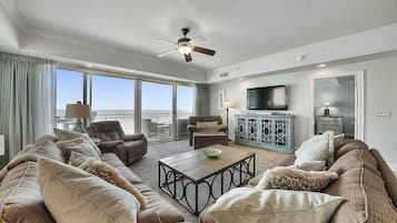 Condo, 5 Bedrooms | Living room