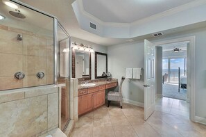 Condo, 5 Bedrooms | Bathroom | Jetted bath, towels