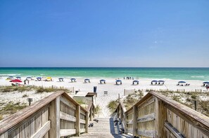Condo, 5 habitaciones | Playa | En la playa 