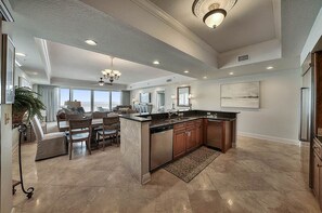 Condo, 5 Bedrooms | Private kitchen