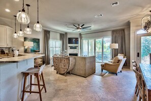 House, 4 Bedrooms | Living room