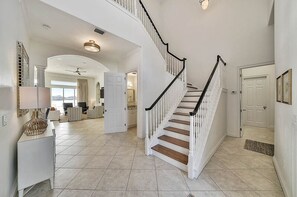 House, 5 Bedrooms | Interior