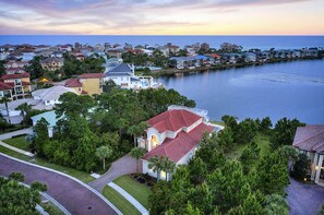 House, 5 Bedrooms | Exterior