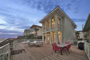 House, 5 Bedrooms | Balcony