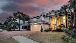 House, 4 Bedrooms | Exterior