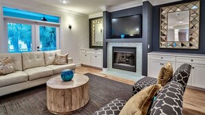 House, 4 Bedrooms | Living room | TV, fireplace
