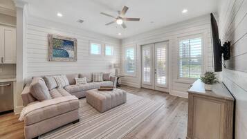 House, 6 Bedrooms | Living room | TV, foosball