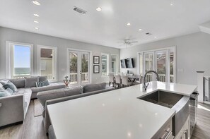 House, 6 Bedrooms | Private kitchen | Microwave, dishwasher, coffee/tea maker, toaster