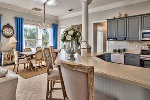 Casa, 4 habitaciones | Cocina privada | Microondas