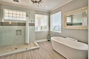 House, 4 Bedrooms | Bathroom | Towels