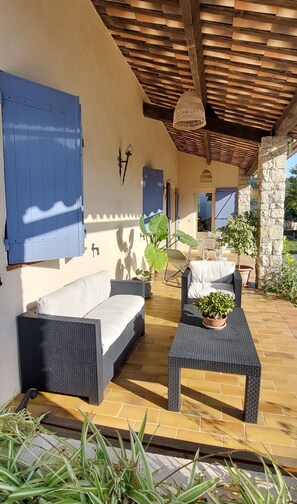 Terrace/patio - Beautiful villa, with swimming pool not overlooked, for rent in a green setting (Tanneron)