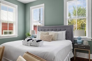 6 habitaciones, escritorio, tabla de planchar con plancha y wifi