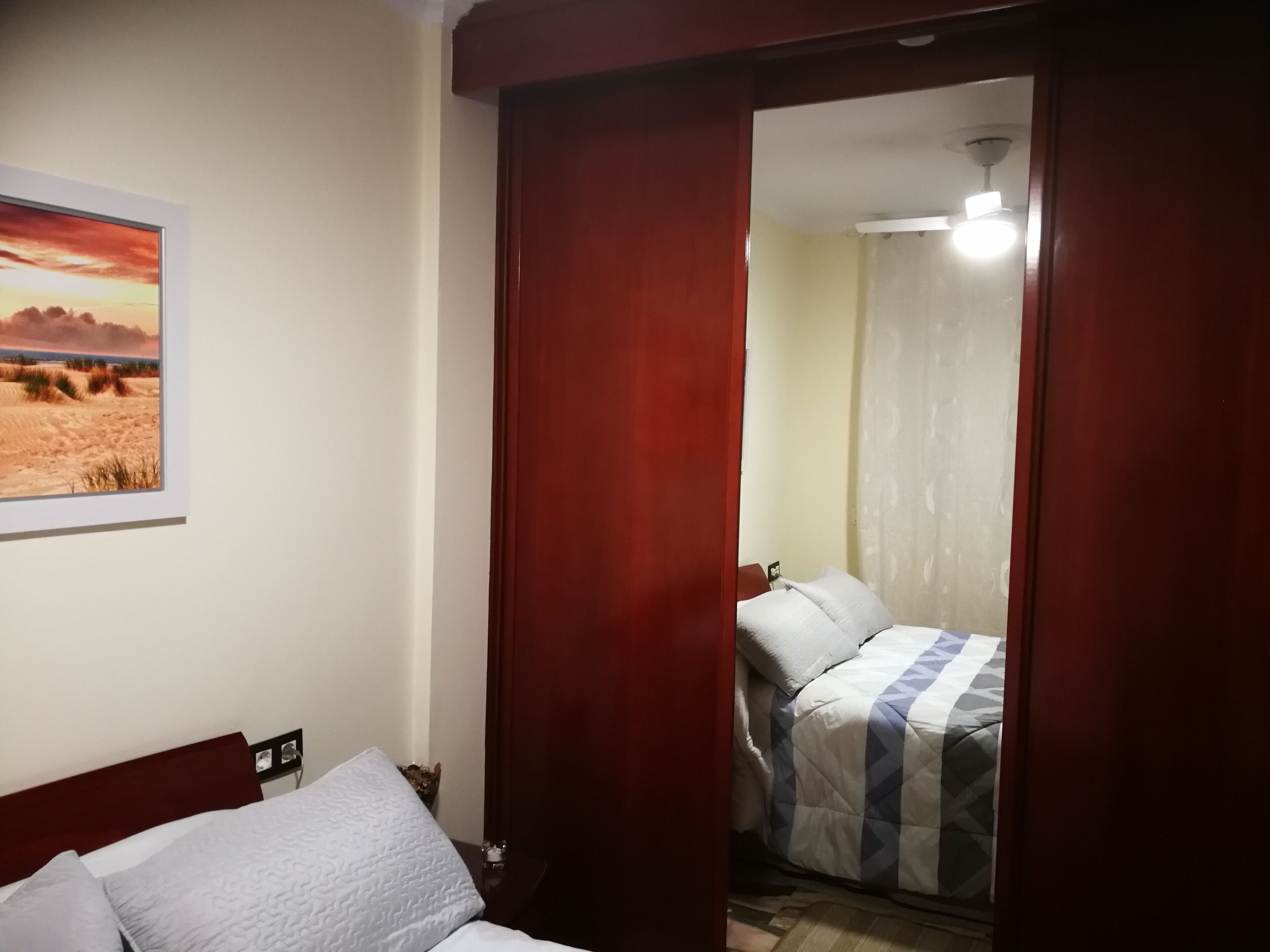 1 slaapkamer, een strijkplank/strijkijzer, wifi, beddengoed