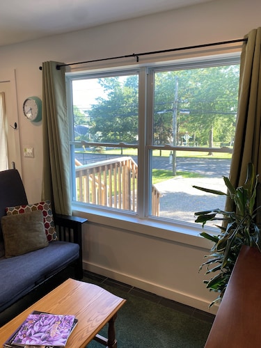 Jolly Whales! New, kitchenette, soaker tub, handicap shower, separate entrance.