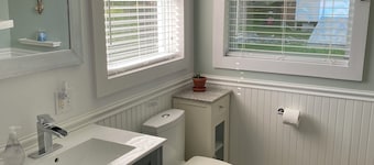 Jolly Whales! New, kitchenette, soaker tub, handicap shower, separate entrance.