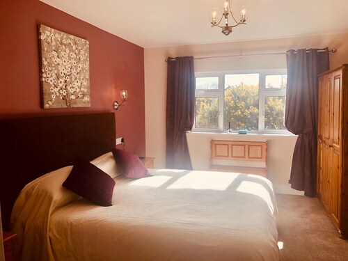 Buttermilk Lodge - "Goulane" 2 Bedroom Apartment, 5 mins walk Clifden Centre