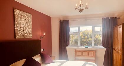 Buttermilk Lodge - "Goulane" 2 Bedroom Apartment, 5 mins walk Clifden Centre