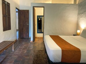 Junior Triple Room | Premium bedding, pillowtop beds, free WiFi - Casona Chara (Barichara)
