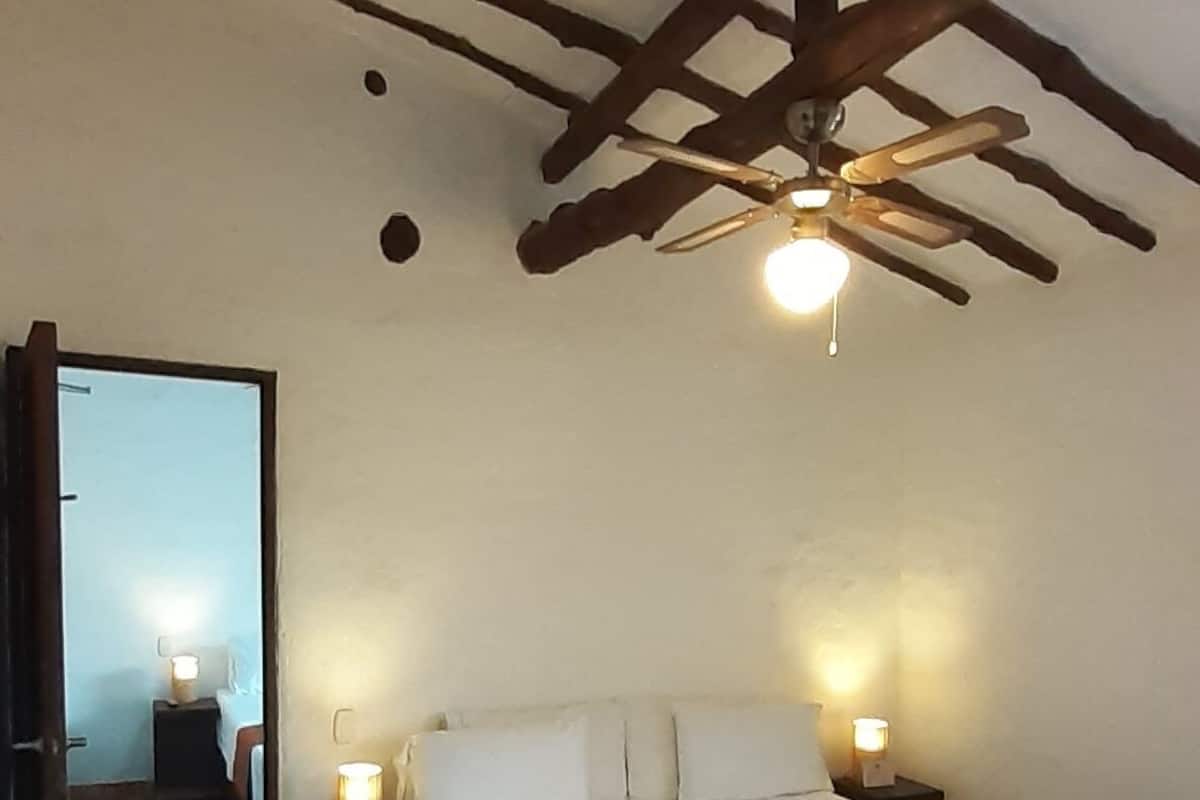 Habitación cuádruple familiar | Ropa de cama de alta calidad, camas con pillow-top y wifi gratis