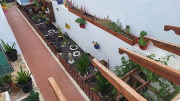 Superior Apartment, 2 Bedrooms, Balcony | Garden view