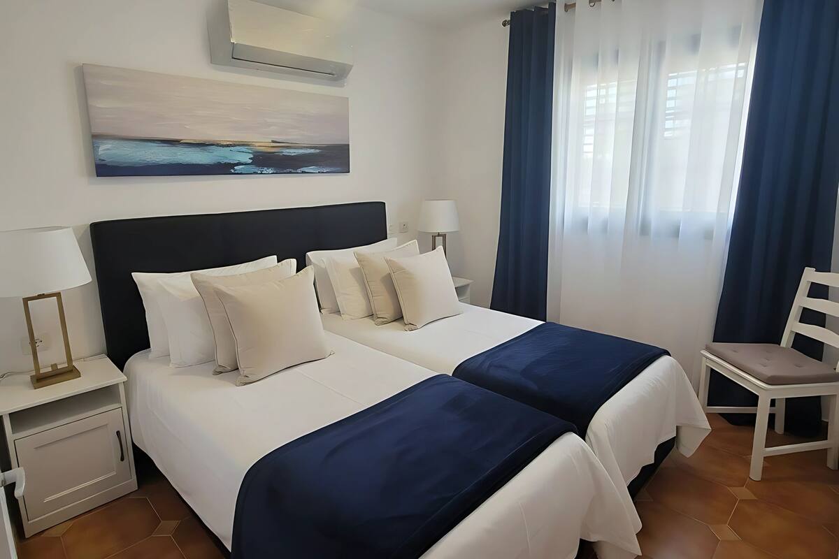 Deluxe Apartment, 1 Bedroom | In-room safe, desk, laptop workspace, soundproofing