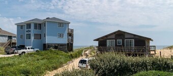 Semi-Oceanfront 🏄‍♀️Oceanviews🌊 on a Private Access Road⛱ 50 feet to the beach