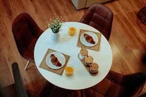 Dining - Luxury Inn *In the heart of Tbilisi city* 5 min walking distance form everything (Dzveli Tbilisi)