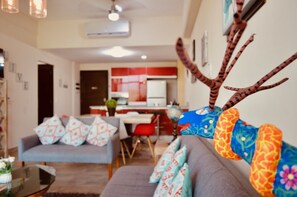 Een smart-tv en een stereo