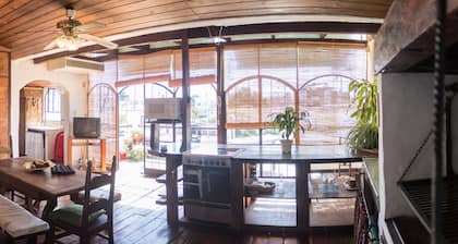 MAISON AVEC VUE IMPRESSIONNANTE!