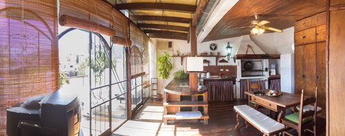 MAISON AVEC VUE IMPRESSIONNANTE!