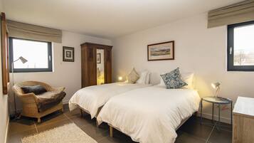 4 عدّة غرف نوم ومكواة/لوح كي وواي فاي مجانًا وملاءات أسرّة